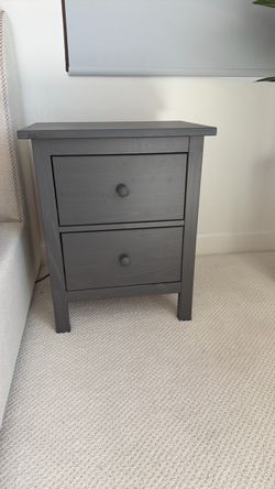 2 Nightstands