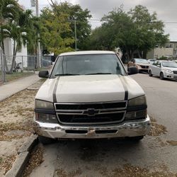 2006 Chevy Silverado 4.3 L V6 Regular Cab Work Truck