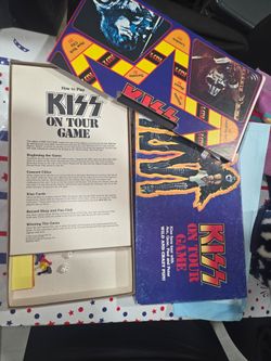 Kiss game bored