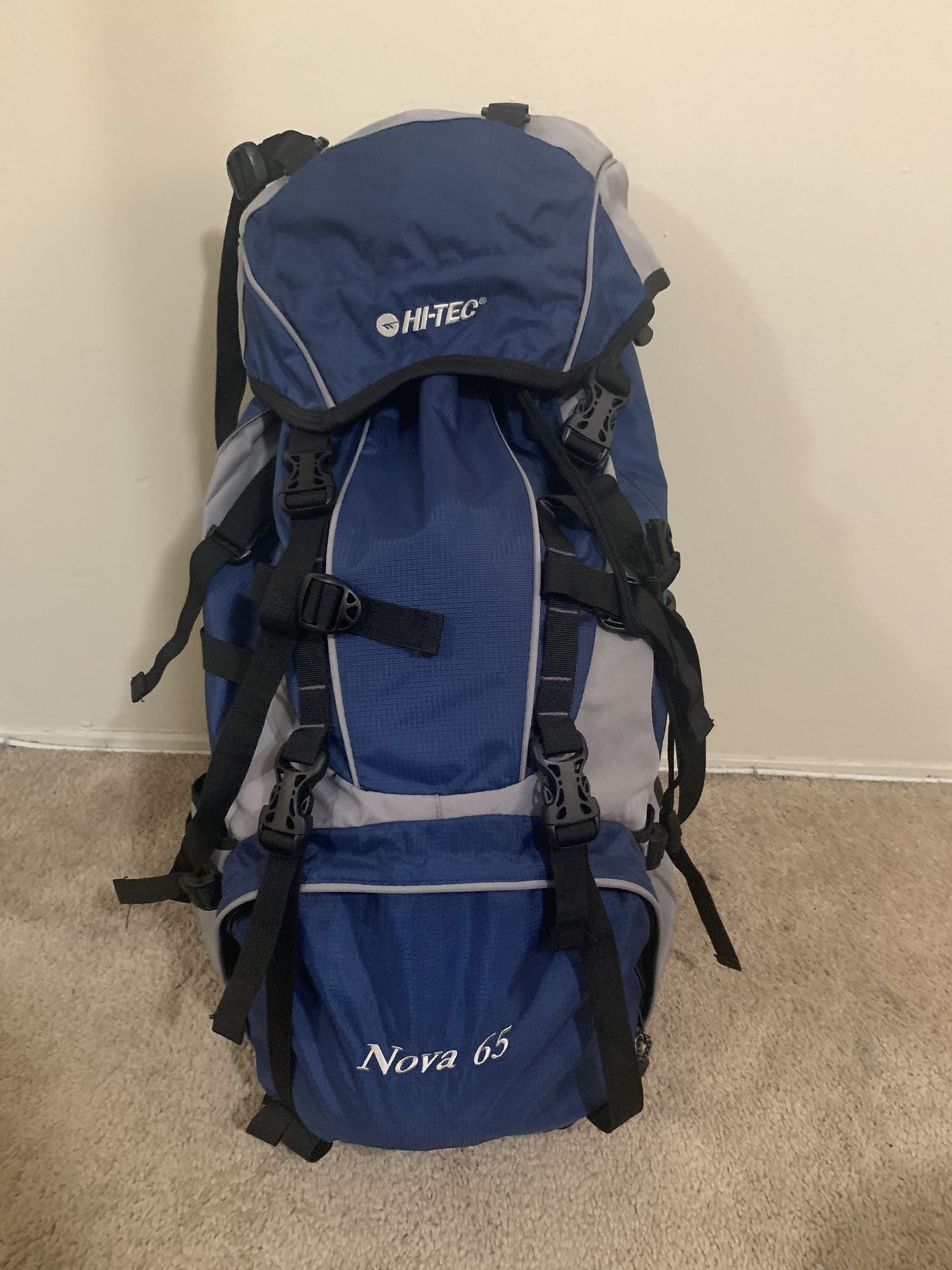Hi-Tec Nova 65 Backpacking Bag