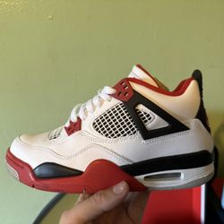Jordan 4 Size 6.5 Y