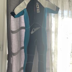 Quicksilver Wetsuit Size Small $60