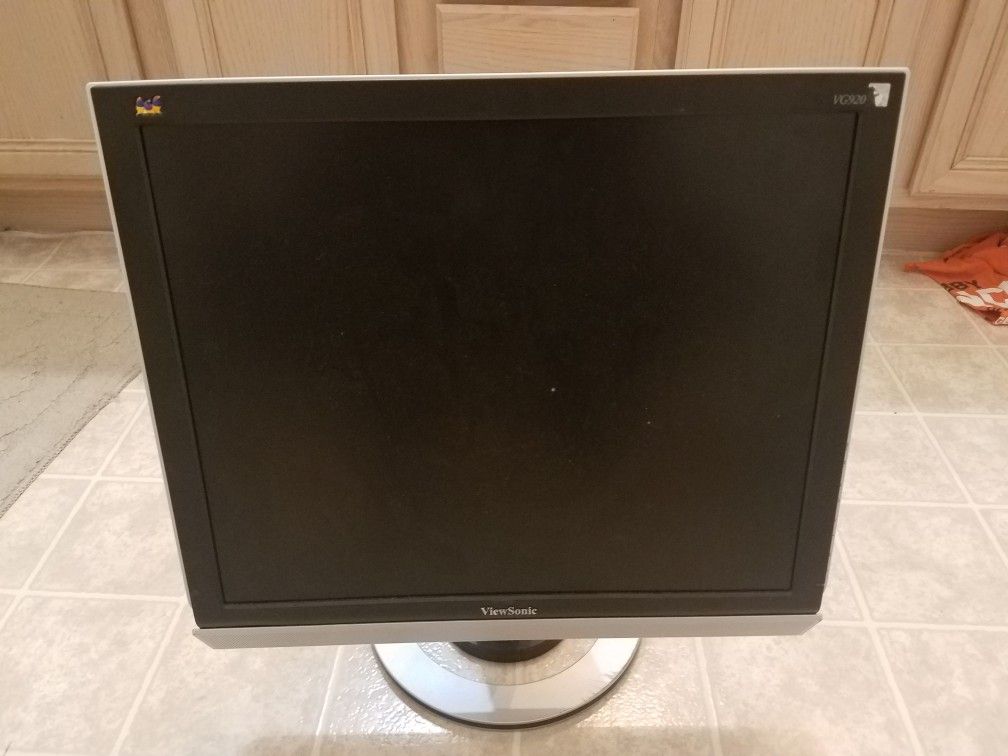ViewSonic VG930M/ VG920 19" Flat LCD Monitor with Built-in Speakers