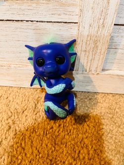 Loose WowWee Fingerlings BABY DRAGON LUNA Toy Pet (sound & movements) WORKS!