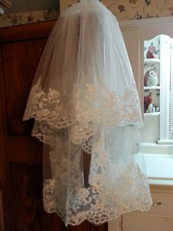 New 2 tier wedding veil with gloves necklace & earrings