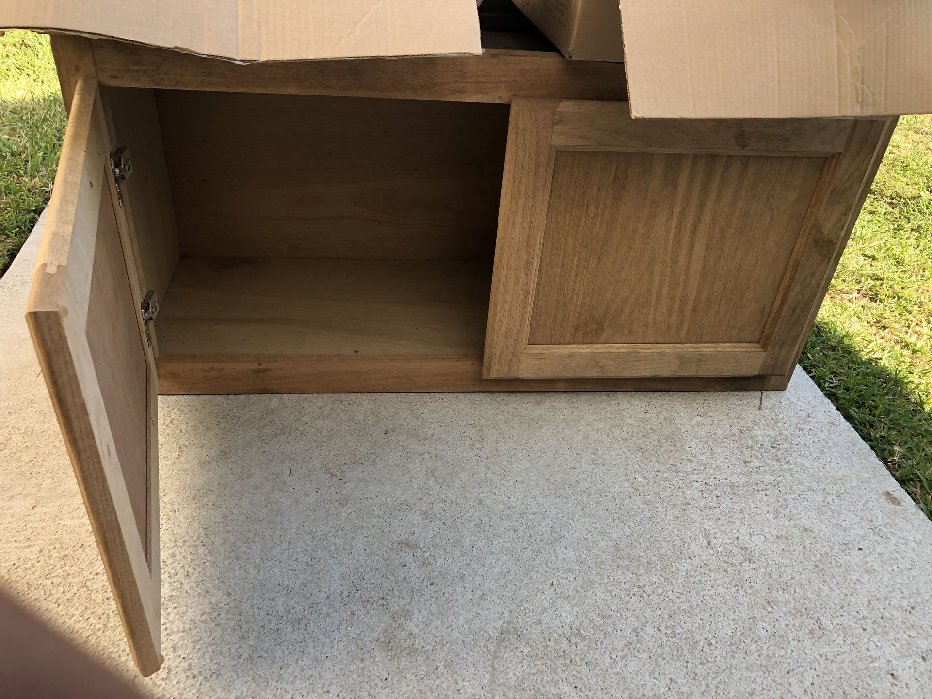 Kitchen Gabinete And 2 Bedroom Or Restroom Lights  All For 160