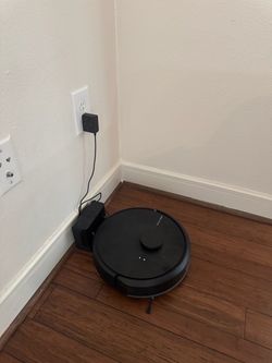 Roomba w/ charging dock vac + mop - move out sale