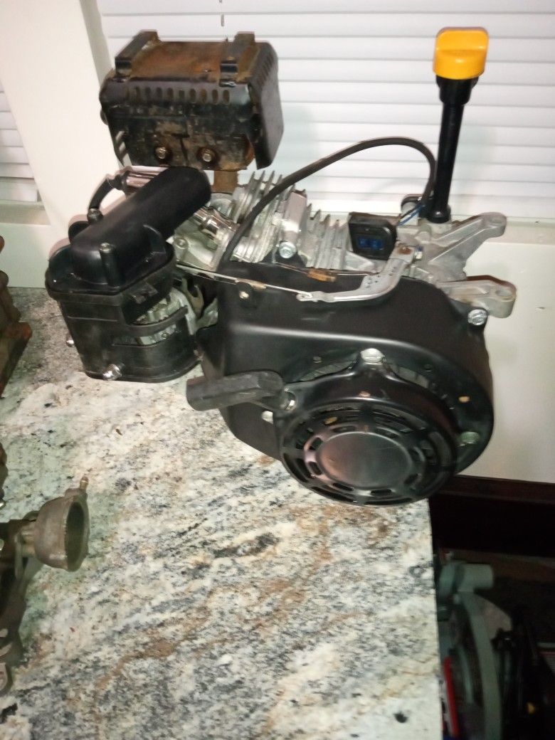 5.5 HP Predator Sideshaft Engine