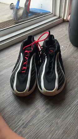 Basketball shoes