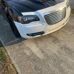 Used Chrysler 300 Grille
