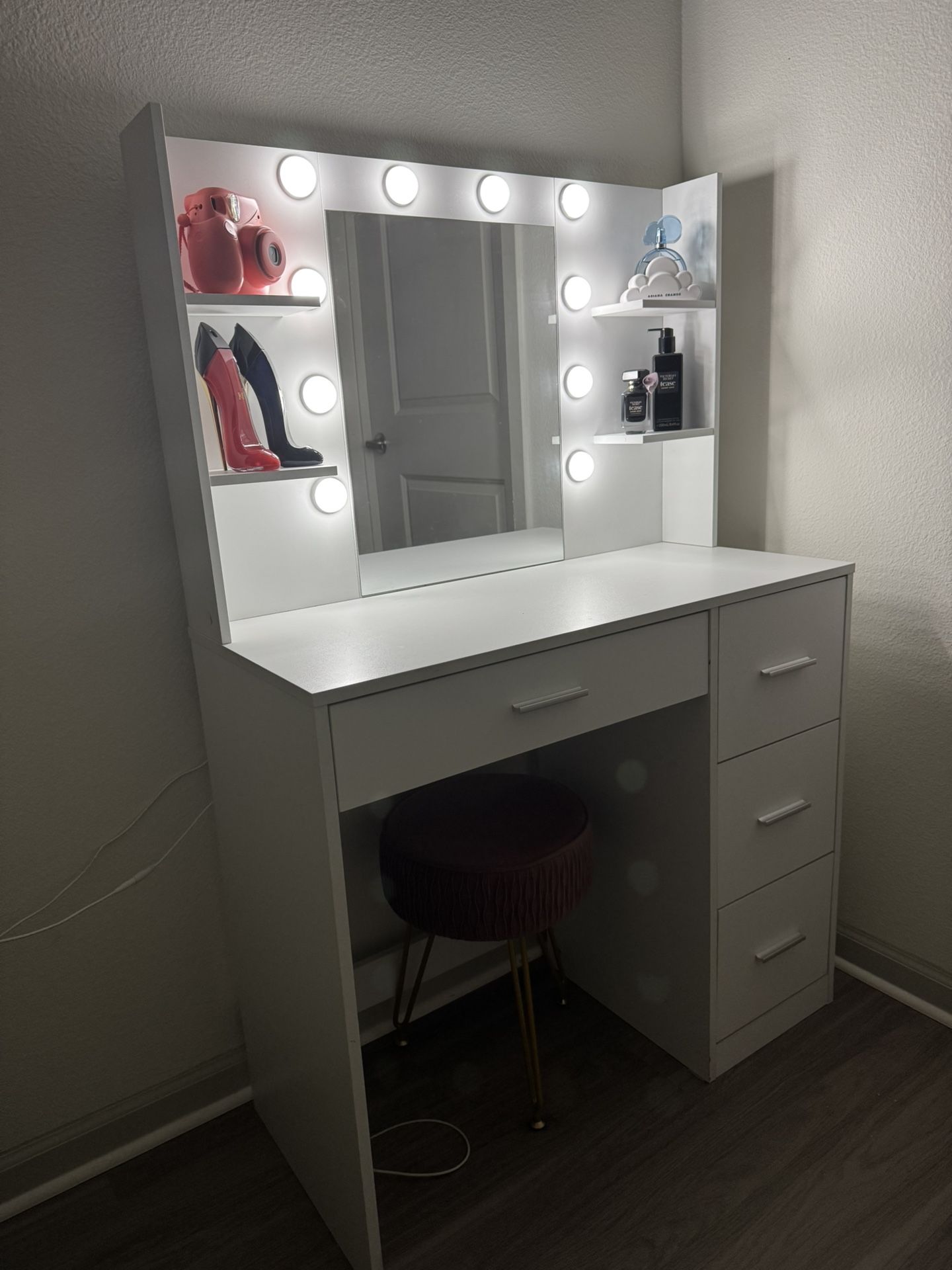 Vanity Dressers With Mirror
