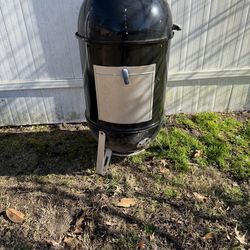 Charcoal smoker