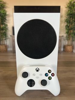 Xbox Series S Digital Edition White Console with Original Controller