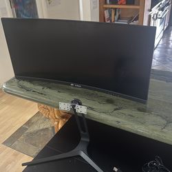 CRUA 30” curved monitor