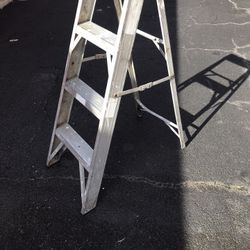 4ft Ladder -  Excellent Shape!  