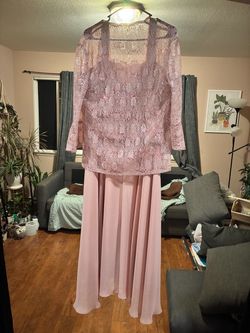 Dress of mother of bride