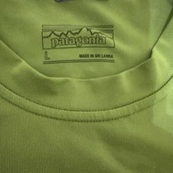 Patagonia sun shirt   Size Large 