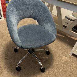Adjustable height rolling upholstered desk chair