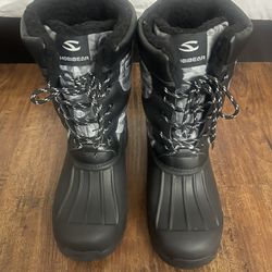 Boys Waterproof Insulated Snow Boots – Size 8 (Excellent Condition)