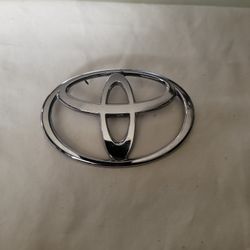 93-97Toyota  Corolla Rear Emblem