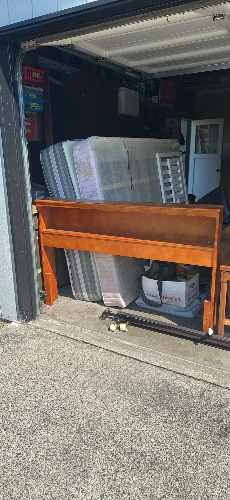 Queen size Frame Mattress And Box Spring 