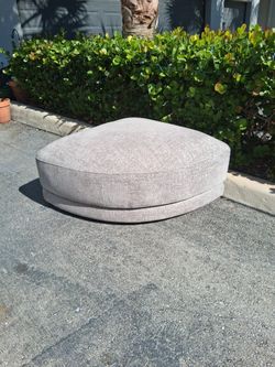 Ottoman 34"x34"x18" (like new)