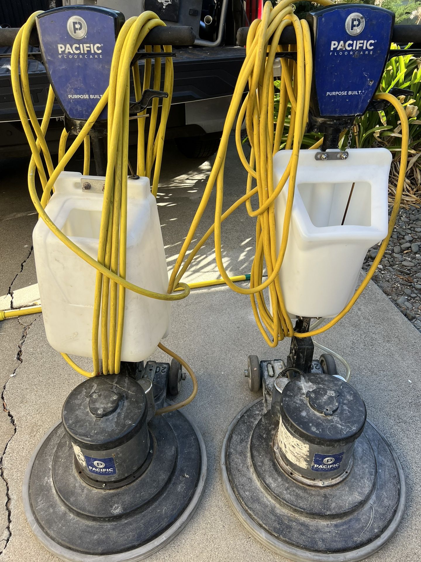Floor Scrubber,  PACIFIC FM-20.  And Commercial Wet/ Dry Vacuums