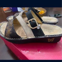 Algeria Walking shoes