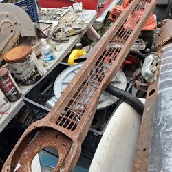 RUSTY CHEVY GRILL FOR MANCAVE/YARD ART/ PROJECT! 80$!