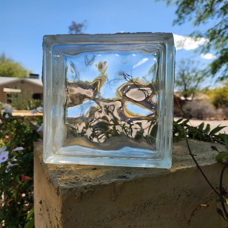 60 pieces of glass block for building
