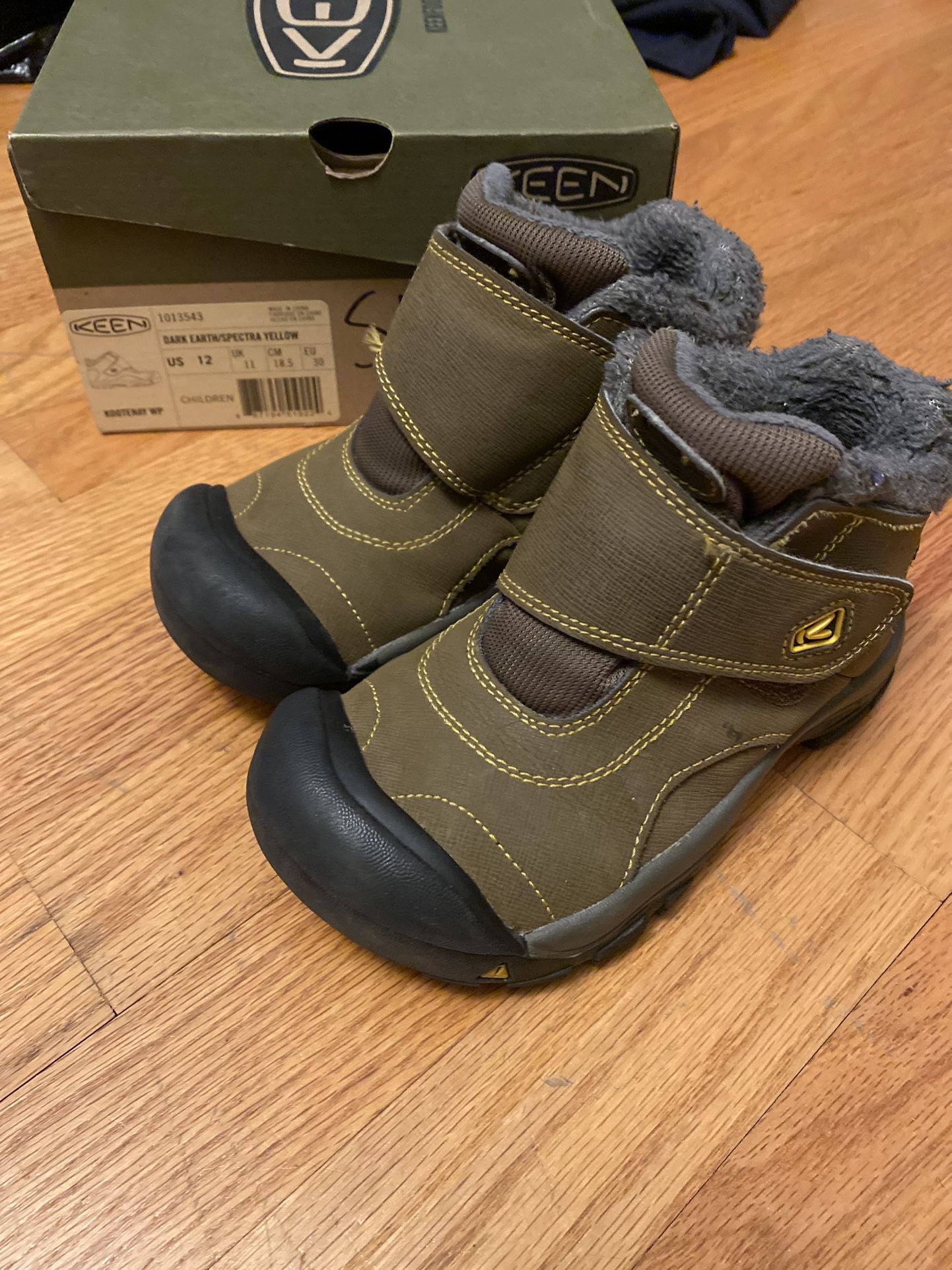 Kids keen Kootenay boots Size 12