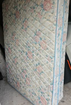 Full size mattress and boxspring
