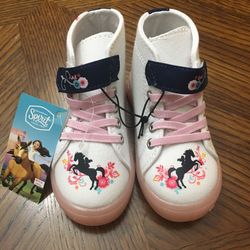 NWT Spirit Girls Light Up Shoes Size 7