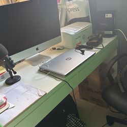 White Office Desk for Sale – Stylish and Functional! ✨🖥️