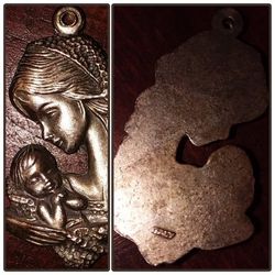 VINTAGE ITALIAN SILVER MOTHER INFANT BABY JESUS SOON OF GOD  MARY ITALY CHARM COLLECTABLE NECKLACE PENDANT