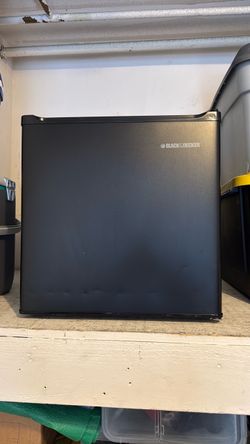 Black and decker energy star refrigerator model BCFA17B