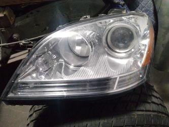 2007 MBZ ML 350 Headlamp