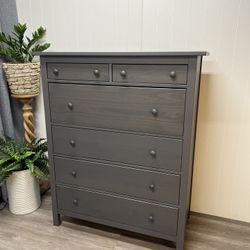 Beautiful 6 Drawer Dresser - Almost Brand New!