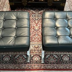 Pair of Barcelona Black Leather and Crome Ottomans. Very Good Conditions Vintage