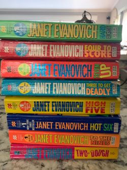 lot of 8 Janet Evanovich Stephanie Plum paperback books.