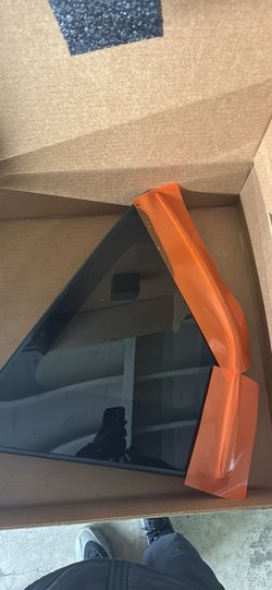 Toyota Rav-4 Qtr Glass