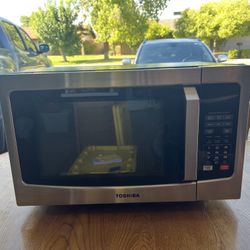 Toshiba Countertop Microwave 