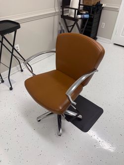 Styling chair