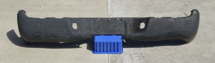 USED REF#M102 || 2005-2015 TOYOTA TACOMA || REAR METAL BUMPER