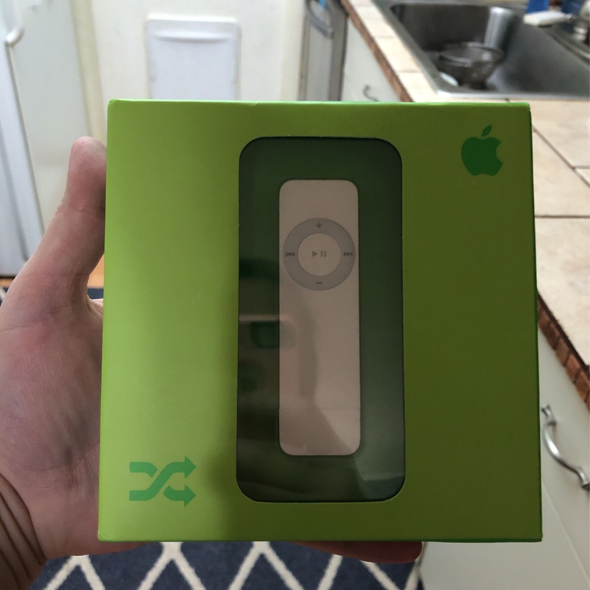 Apple iPod Shuffle 1st Gen Factory Sealed RARE!!