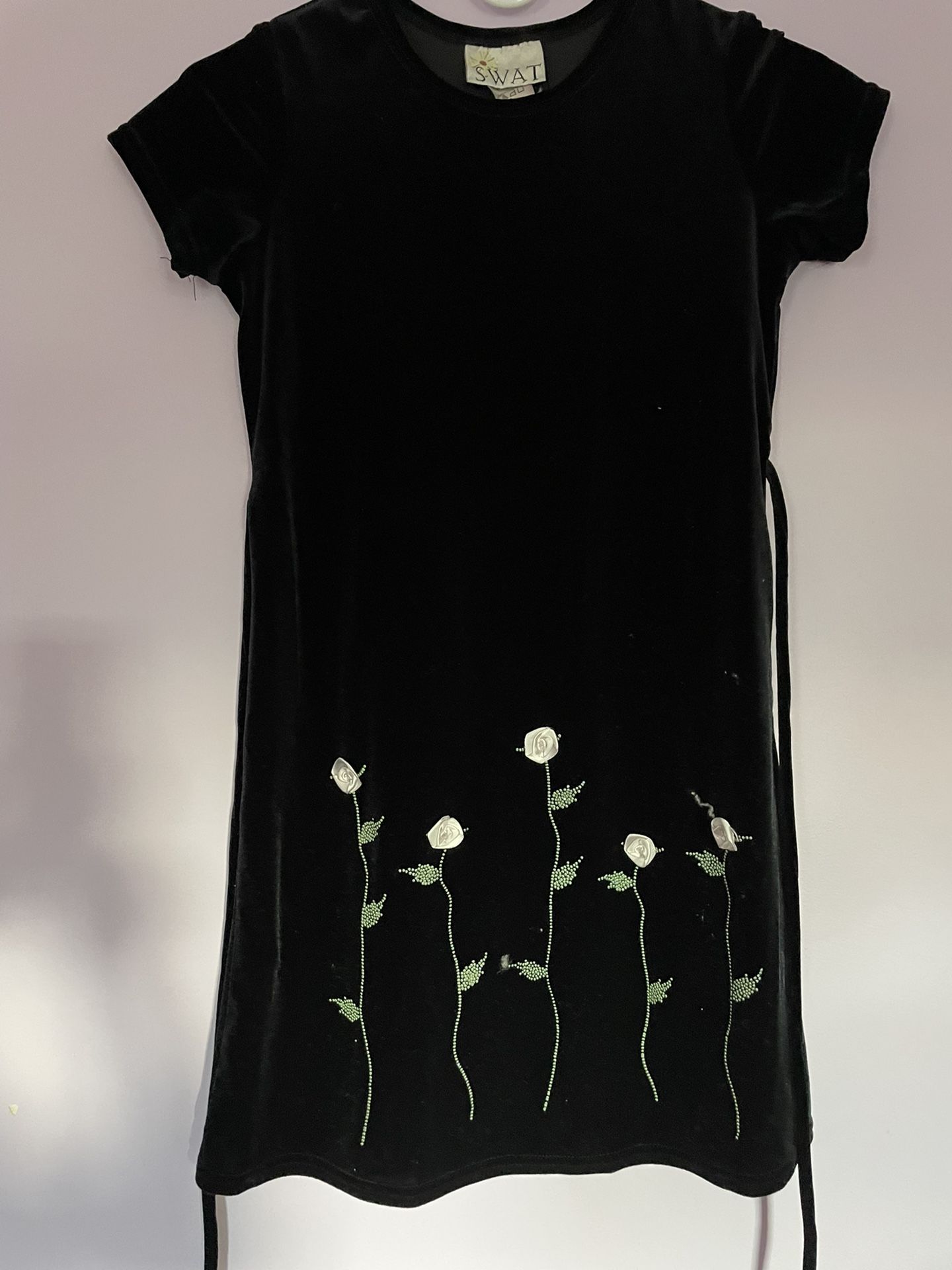 Girls Velvet Dress With Beautiful Flowers 