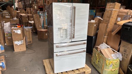 🧊 Café 4-Door Smart Refrigerator – 8/10 Condition – $2,500