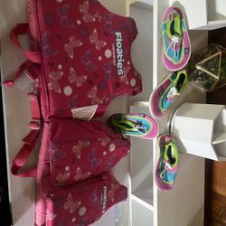 Floaties     2 Water Shoes Size 4