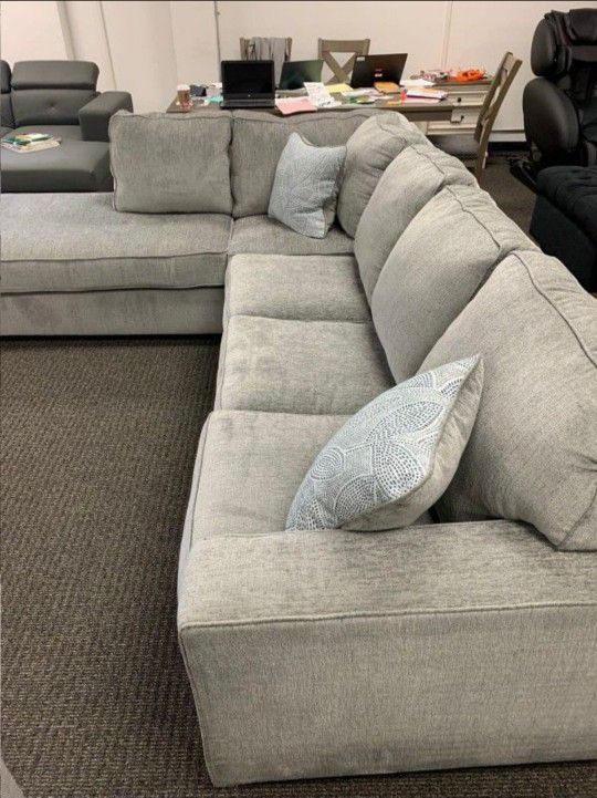 Altari Alloy White Sectional✨Financing Available Only $10 Down Payment✨