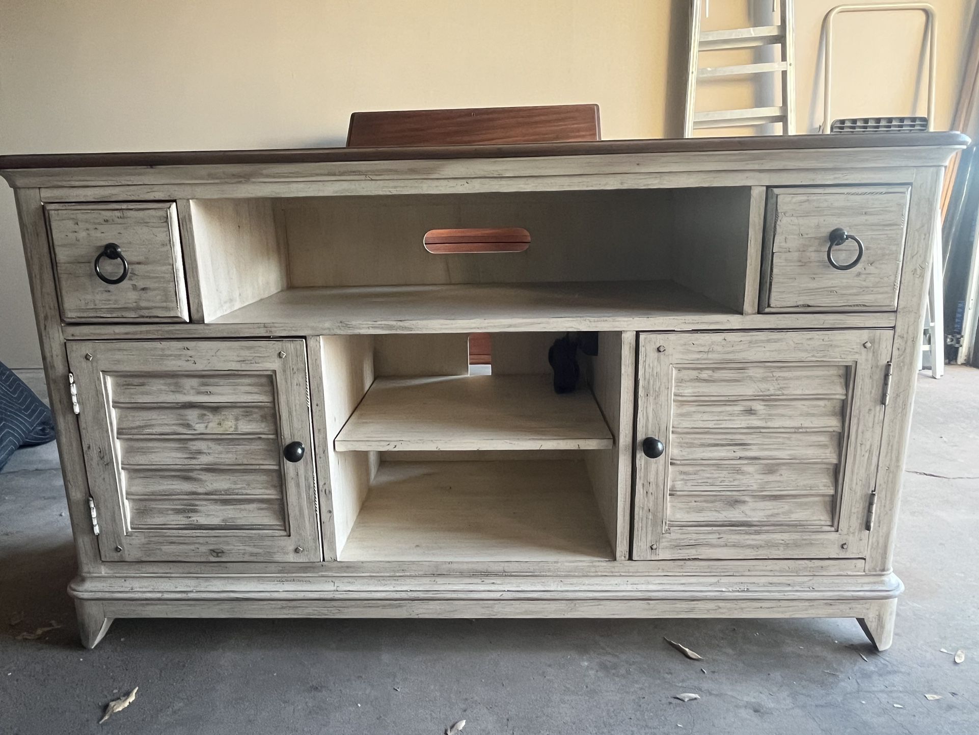TV Stand / Credenza/ Buffet / Entertainment 